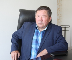 ӘЛІБЕК АСҚАРОВ. ДОСТАР ҮШЕУ ЕДІ…