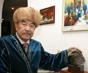 ШЕРХАН МҰРТАЗА. ДӘРІГЕРДІҢ ҮШІНШІ ҚАРУЫ