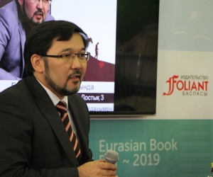 ҰЛАРБЕК НҰРҒАЛЫМҰЛЫ. ҚАЗАҚ ӘНДІ ҚАЛАЙ ТЫҢДАҒАН?