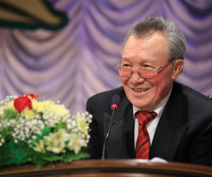 ТӨЛЕН ӘБДІК. АЯЛДАМАДАН АЯЛДАМАҒА ДЕЙІН