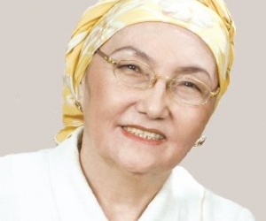 КҮЛӘШ АХМЕТОВАНЫҢ МҰҚАҒАЛИМЕН КЕЗДЕСУІ